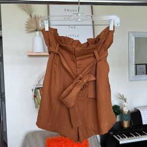 High waisted shorts with tie